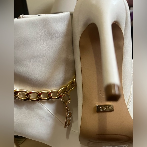 White heels - Picture 2 of 2